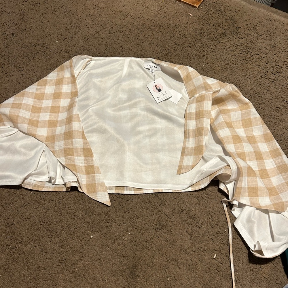 Cute cream and white top